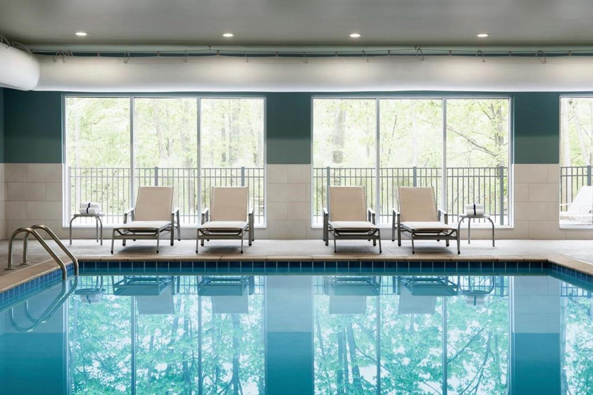 Holiday Inn Express & Suites Chicago - Oak Forest By Ihg Екстериор снимка